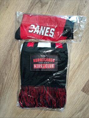 Red kids youth Carolina hurricanes hockey Scarf & Red Canes socks New in Bag